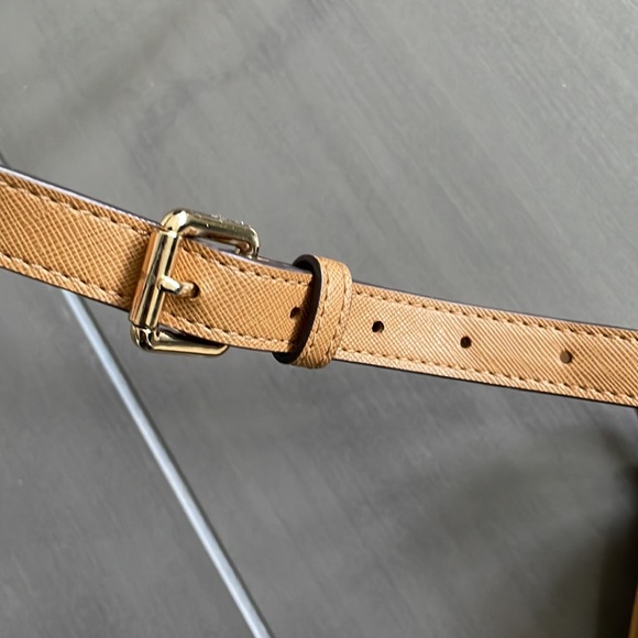 ❌SOLD❌ Michael Kors Women Crossbody Bag- Tan/Gold - Picture 11 of 17